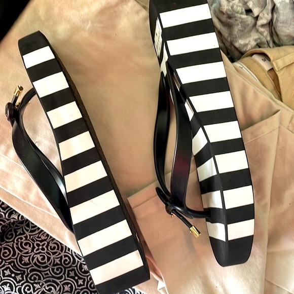 Kate Spade Rhett black and white striped platform wedge flip flops NWOT size 9 - Picture 7 of 8